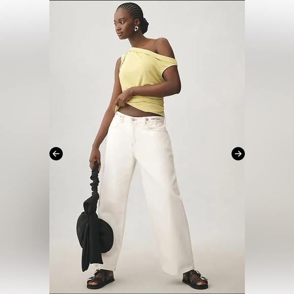 Stylish Black Crossbody Bag with Bow Detail - Picture 3 of 13